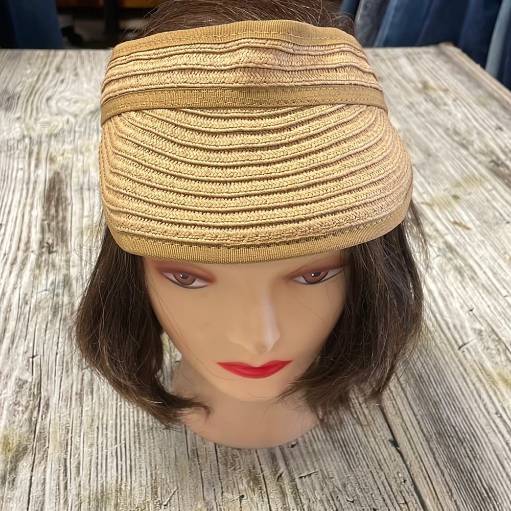 Nwt Tahari Paper Visor